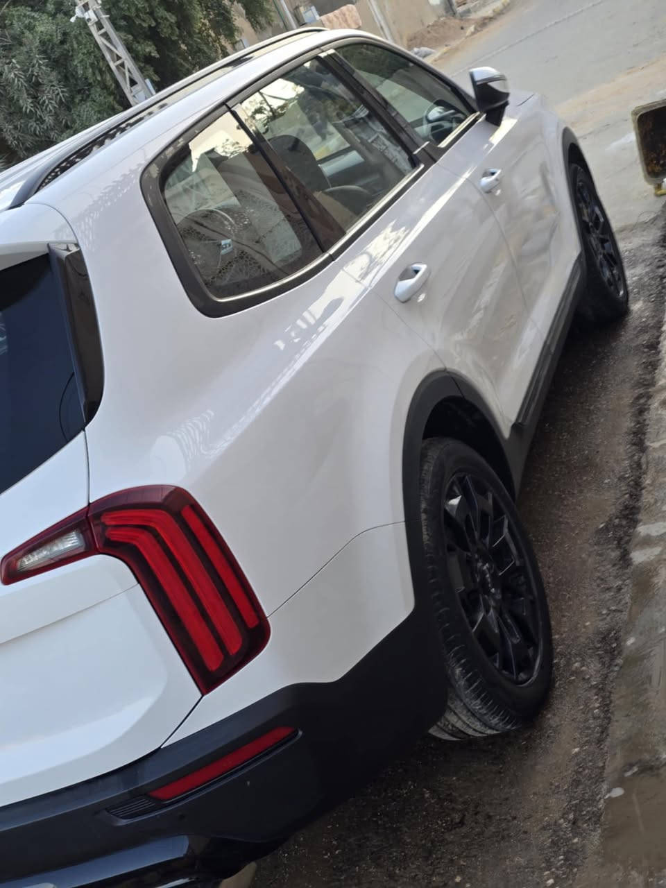 السلام عليكم
كيا تلورايد 2022 EX
ماشيه 93كم
حادثهة جاملغ جهة العبري و نص البنيد 
و صار بيهة تعويره بل قماره اشبر  
السعر 245 و بي مجال بسيط 
للاستفسار  ***********
