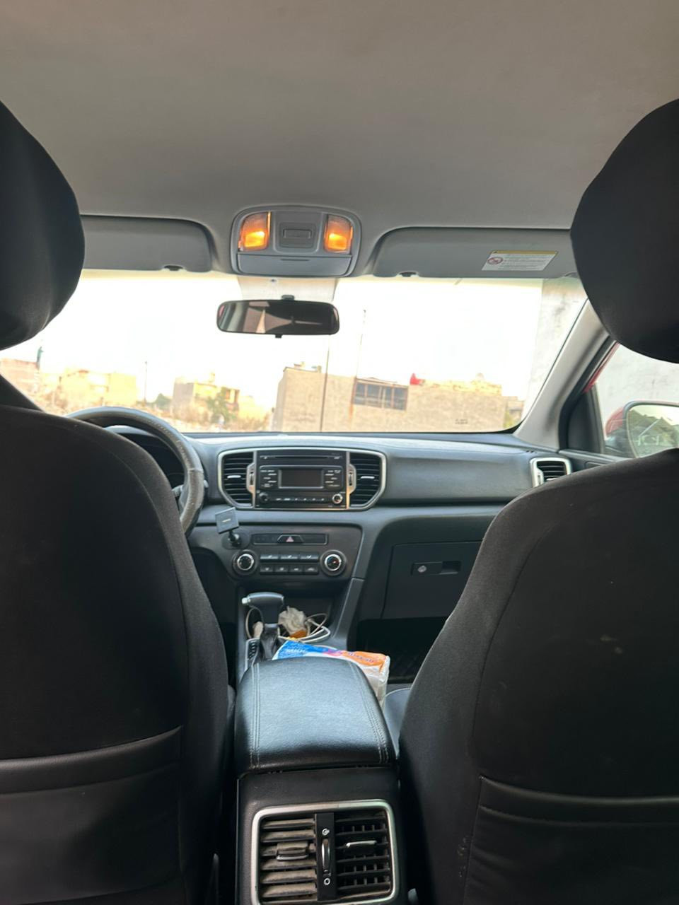 السلام عليكم 
كيا سبورتج م 2018
وارد كوري محرك 1600جي دي اي
السياره كفاله عامه عده باب الجنطه صبغ فقط
محرك كير صدر تبريد كله كفاله 
السياره ماشيه 164 الف 
مكان السياره شهداء السيديه
***********
