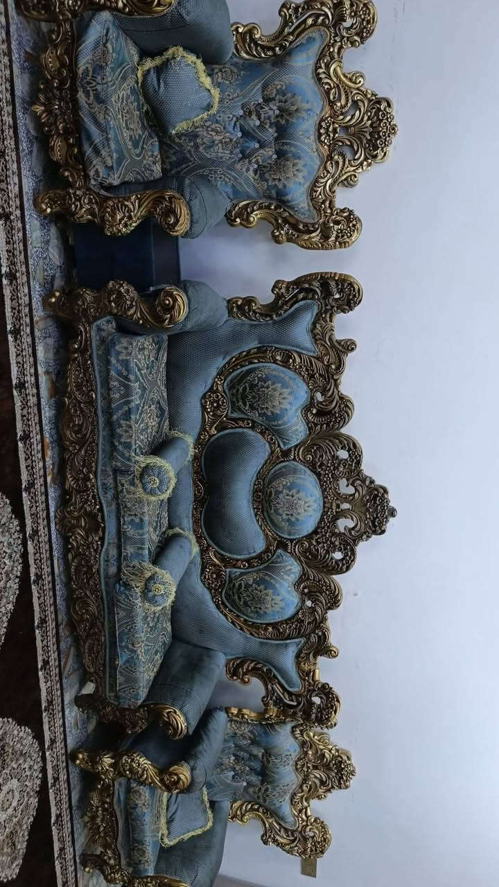 سلام عليكم تخم ملكي عشر قطع
للبيع النضافة 70/100 الخشب بحاله جيد كوشات زينة 
يوجد توصيل داخل الرصافه فقط ب 500
تجي تاخذة عنواني بلديات الشريط ب 450 وبي مجال قليل للتواصل ***********
