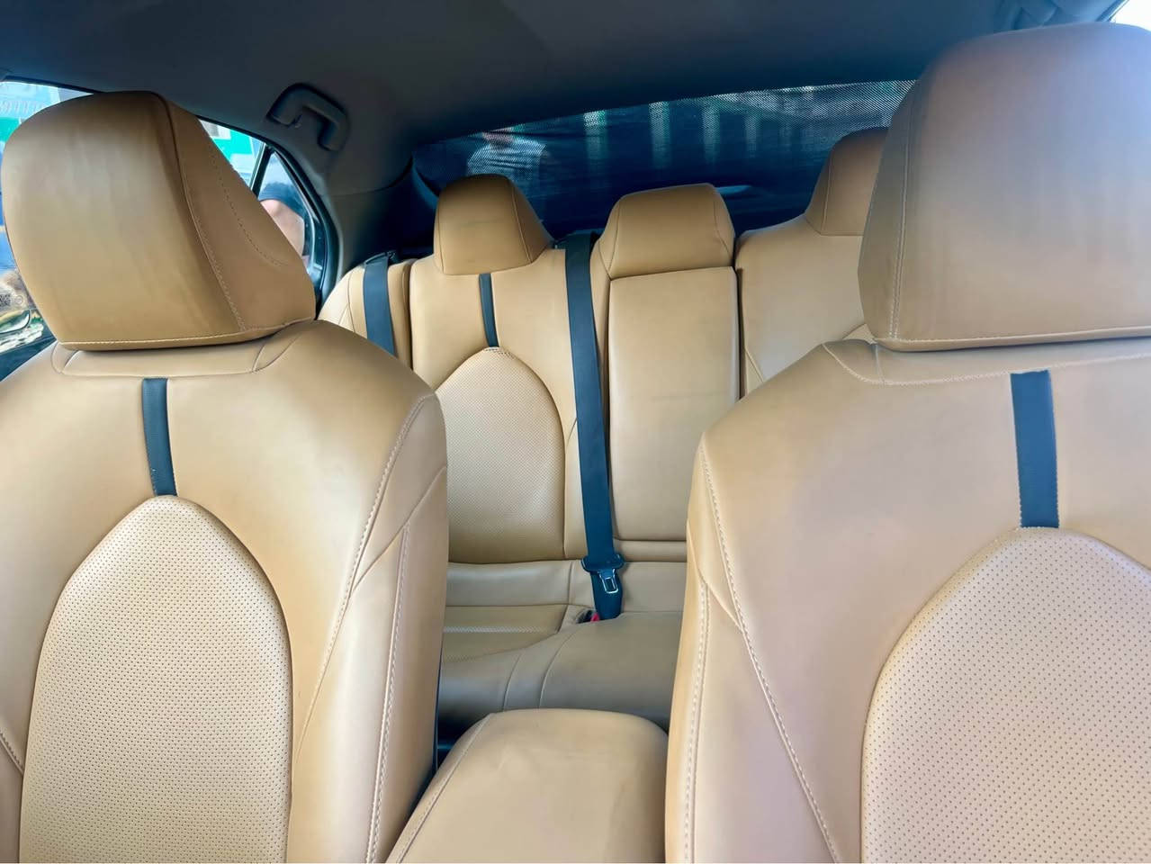 كامري هايبرد  تكسي دبي  رقم بصرة اصل  2019 
 تسجيل 2023 تحويل ثاني يوم  السعر (120) وبيه مجال قليل 
ماشية 800 وكسور الف كيلو لونها بيجي قمارة خضرة 
محرك2500 + هايبرد 
مواصفاتها معروفة 
كشنات جلد لونين  سايد بريك كهربائي اوتو هولد و وضعيات قيادة 
تشغيل بصمه + شاشة تدعم أبل كار بلي و اندرويد اوتو 
+ كامرا خلفية + حساس ضغط الاطارات
***********
*********** البصرة, العراق
