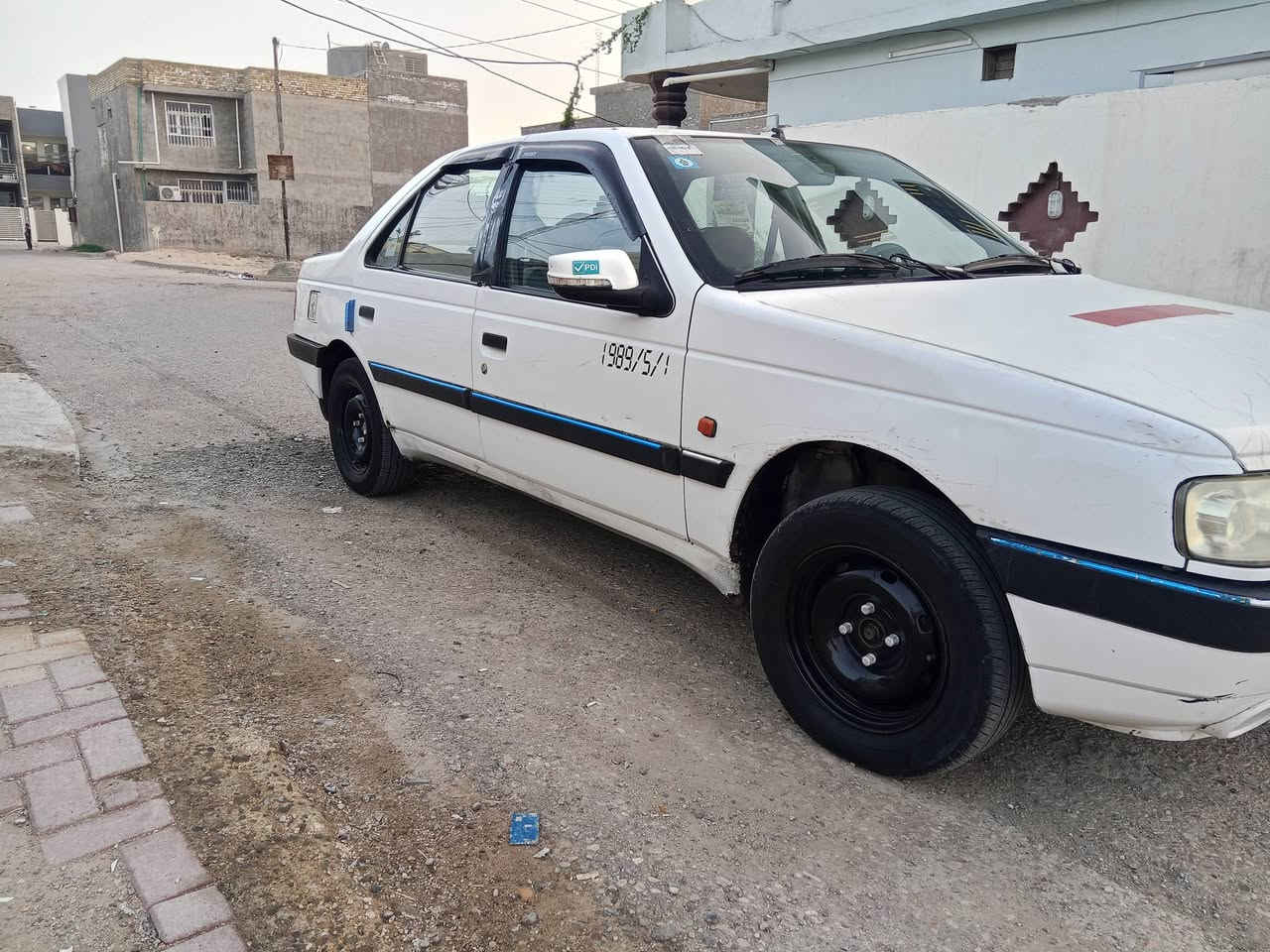 سلام عليكم بيجو للبيع موديل 12نضيفه وخير من الله تجي وتشوف بعينك عوسهه بس غاز لتبريد بيهه طخه زغير باب جهت ساق عارضهه 35 $وبيهه مجال لشراي عنوان بغدادمدينه لصدر تلفون ***********
