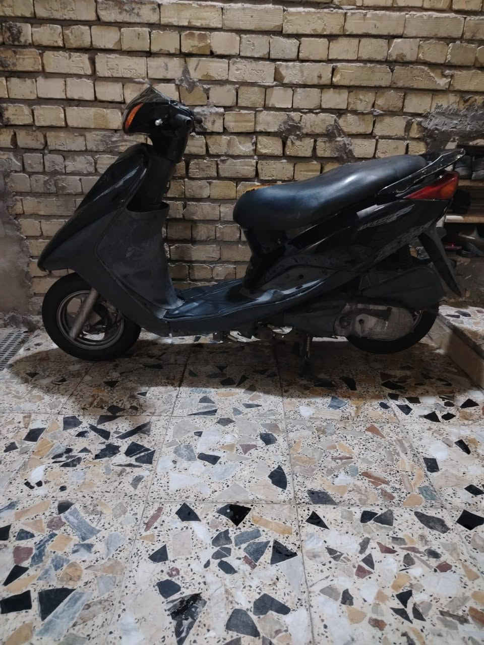 السلام عليكم درجه بريز لايت فوك   رنبه   جديدة 
 درجه كله بلاديه  خير من الله   شلعه ومعدال شغاله سلف وهندر مكينه خرسه ناعمه  كهربائيات كله شغال شاير يمنه يسره عداد كليو متر شغال الايت عالي ناصي كله شغال بريك مامي خلفي   مكفوله كفاله عامه 
وراق كامله   
مكاني بغداد  بلديات 
السعر 625 
***********
