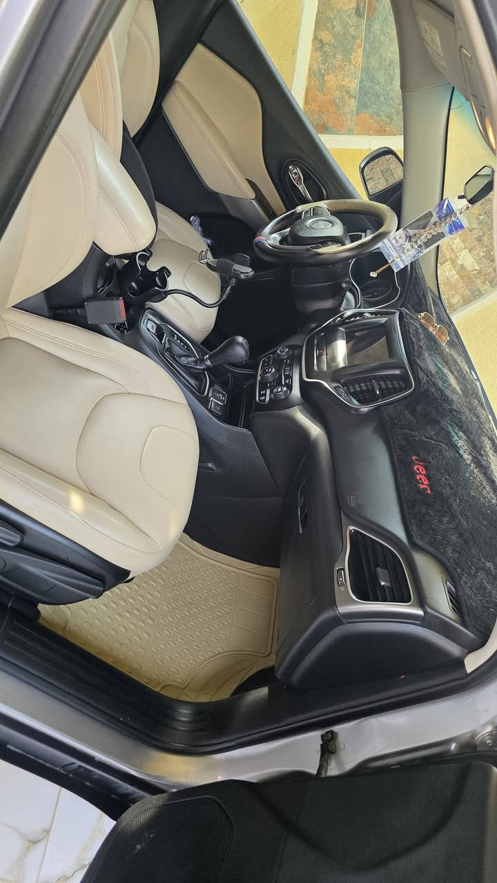 للبيع فقط. 
جيب (بزون) موديل ٢٠١٩ كفالة عامة من الصبغ محرك ( 4 ) 2400 . المرغوب . يعني انسى صرف . 
كفالة.  كير . محرك . كشر . 
لايت زنون .. هندبريك بصمة .. 
غرفتها جديدة جداً . تحكم مقود .. تخم تاير .. محرك جديد مامفتوح . 
كلشي شغال بيها .. ماشية ١٤٠ بأسمي رقم بابل الجديد . 
{138} وبيها مجال . صور الحادث مرفقة مع المنشور .


**إذا كنت صاحب هذا الإعلان وتريد حذفه لأي سبب، رجاءا أرسل رسالة إلى الدعم الفني**