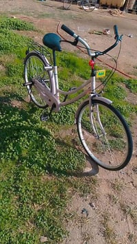 عيني بايسكل للبيع حجم 26 موديل 22 السعر 130 بمجال الرقم الهاتف 0776552...