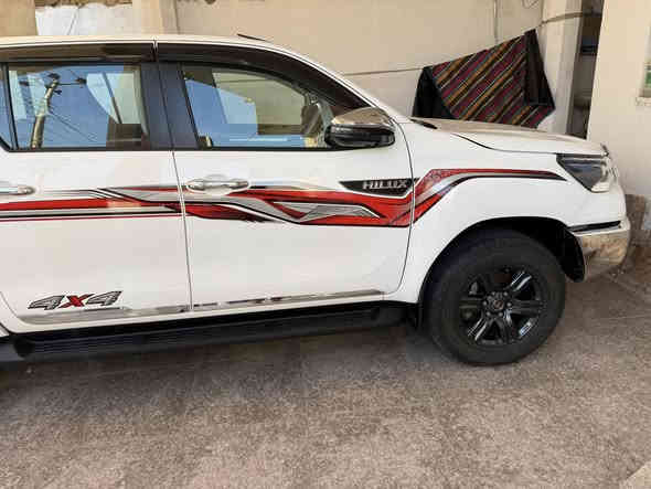 السلام عليكم 
فور ويل فول مواصفات موديل 2025 رقم بغداد بأسمي كفالة عامة ماشية 8 الف السعر 370$ وبيها مجال 
‭
0786 280 5523‬
