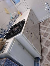 خزائن مطبخ • طباخ شغال • نار قوية