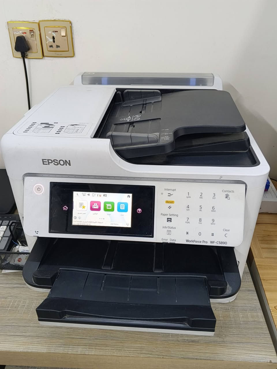 السلام عليكم طابعات للبيع 
1️⃣ الطابعة الأولى (الصورة الأولى): HP PageWide Managed MFP P57750dw
النوع: تقنية PageWide المتطورة ( توفير الحبر السائل).
الوظائف: 4 في 1 (طباعة، استنساخ، سكنر، فاكس).
السرعة: فائقة السرعة (من 50 إلى 70 صفحة بالدقيقة).
المميزات: شاشة لمس ملونة، واي فاي للطباعة من الموبايل، طباعة وجهين تلقائي، وسحب أوراق آلي (ADF).
الاستخدام المثالي: مراكز الاستنساخ، المكاتب الكبيرة، والشركات ذات الإنتاجية العالية.
السعر 850 الف 
2️⃣ الطابعة الثانية (الصورة الثانية): Epson WorkForce Pro WF-C5890
النوع: حبر سائل 
الوظائف: 4 في 1 (طباعة، استنساخ، سكنر، فاكس).
السرعة: 25 صفحة بالدقيقة.
الاستخدام المثالي: المكاتب التي تبحث عن أقل تكلفة تشغيلية للحبر.
السعر 650 الف
3️⃣ الطابعة الثالثة (الصورة الثالثة): HP LaserJet 100 color MFP M175a ليزرية ملونة 
الوظائف: 3 في 1 (طباعة، استنساخ، سكنر)
السعر 100 الف
العنوان كركوك

للاستفسار ***********
