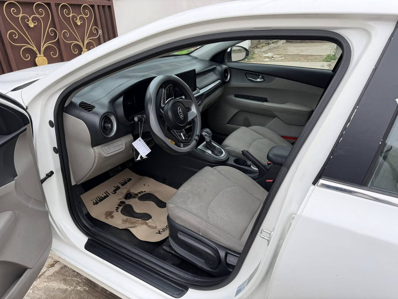 السلام عليكم
سيراتو 2020 خليجي 
رقم بغداد
فول مواصفات 
محرك 1600
كير اوتو AT
بيها صبغ بنيد ودعاميه
وبيها بابين جهة السايق مبدله 
بدون دواخل ابد لاشاصي ولا لغد ولا تكمه ولا اي شي السياره جدا نضيفه بس يرادلها صبغ بنيد 
السياره ماشيه 60 الف كيلو 
السياره باسمي 
للبيع فقط
للاتصال ***********
السعر 126 
بغداد حي الاطباء
