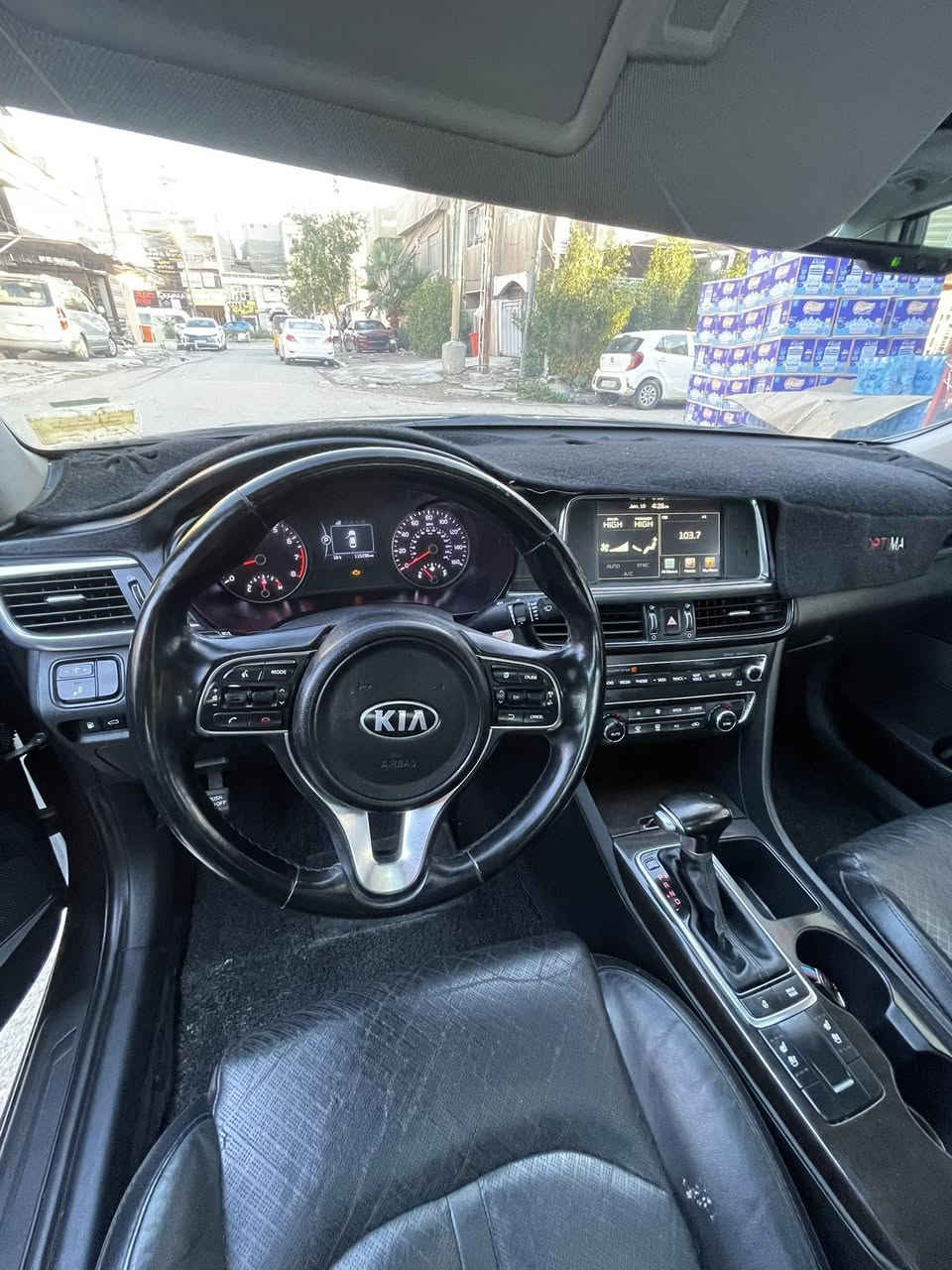 سلام عليكم كيا أوبتما 2017 حادثها باب خلفي الأيسر مكينه 2400 جاهزه وأي نقص مابيها سونرها موضح بصوره ماشيه 115 سياره فول مواصفات بصمه بانورما كشنات تدفئه تبريد رادارات سياره فول ١/١ بيها مواصفات ما ذاكرهن السعر 108 بيها مجال بسيط شراي يتصل غير متواجد ع الفيس العنوان بغداد الرقم ***********
