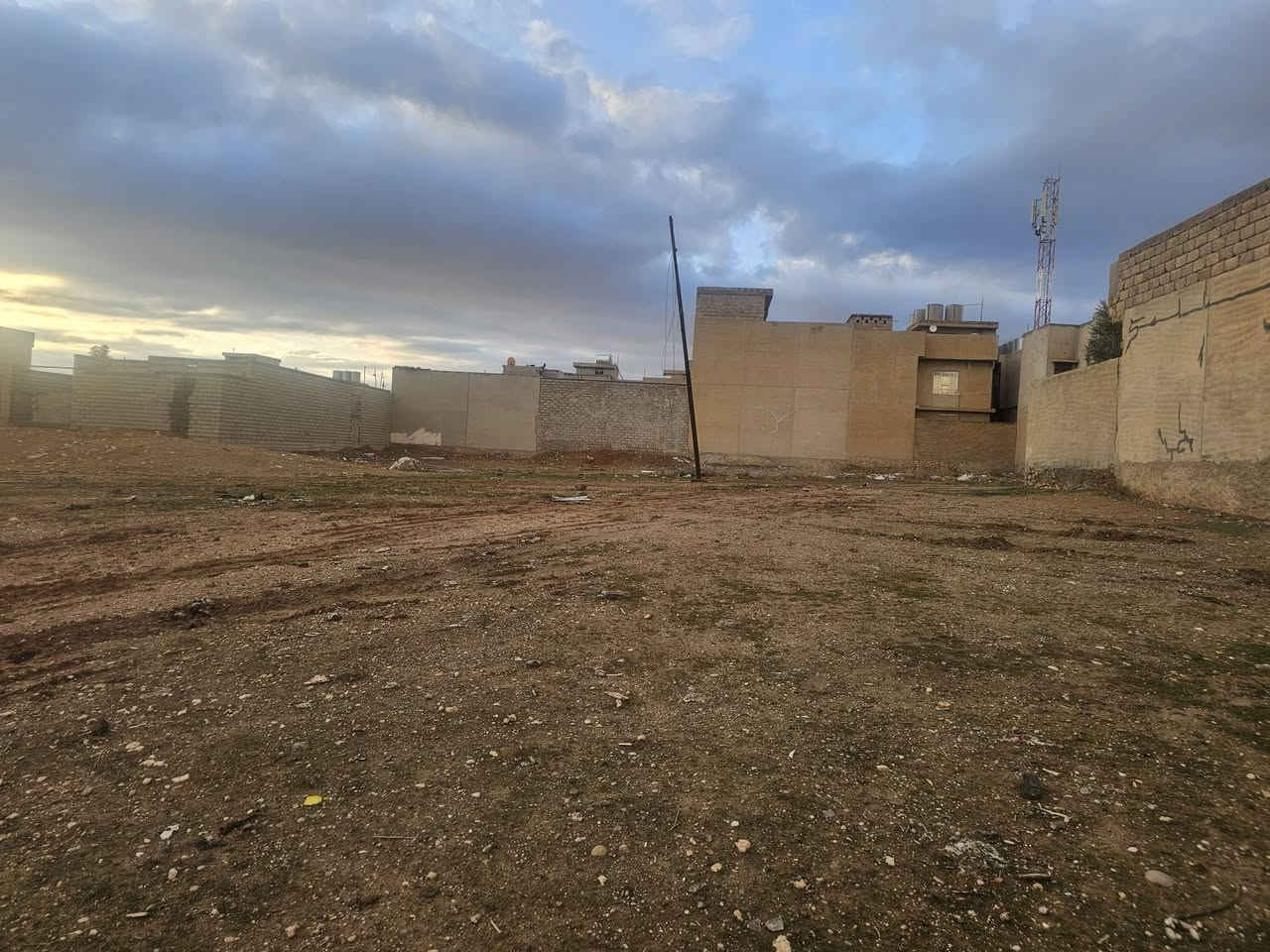 قطع بيع حي عسكري رقم قطع 1089 قطاع ١٢٥ سعر34  رقم *********** حتى ابيع اقساط هم بس سعر يختلف
