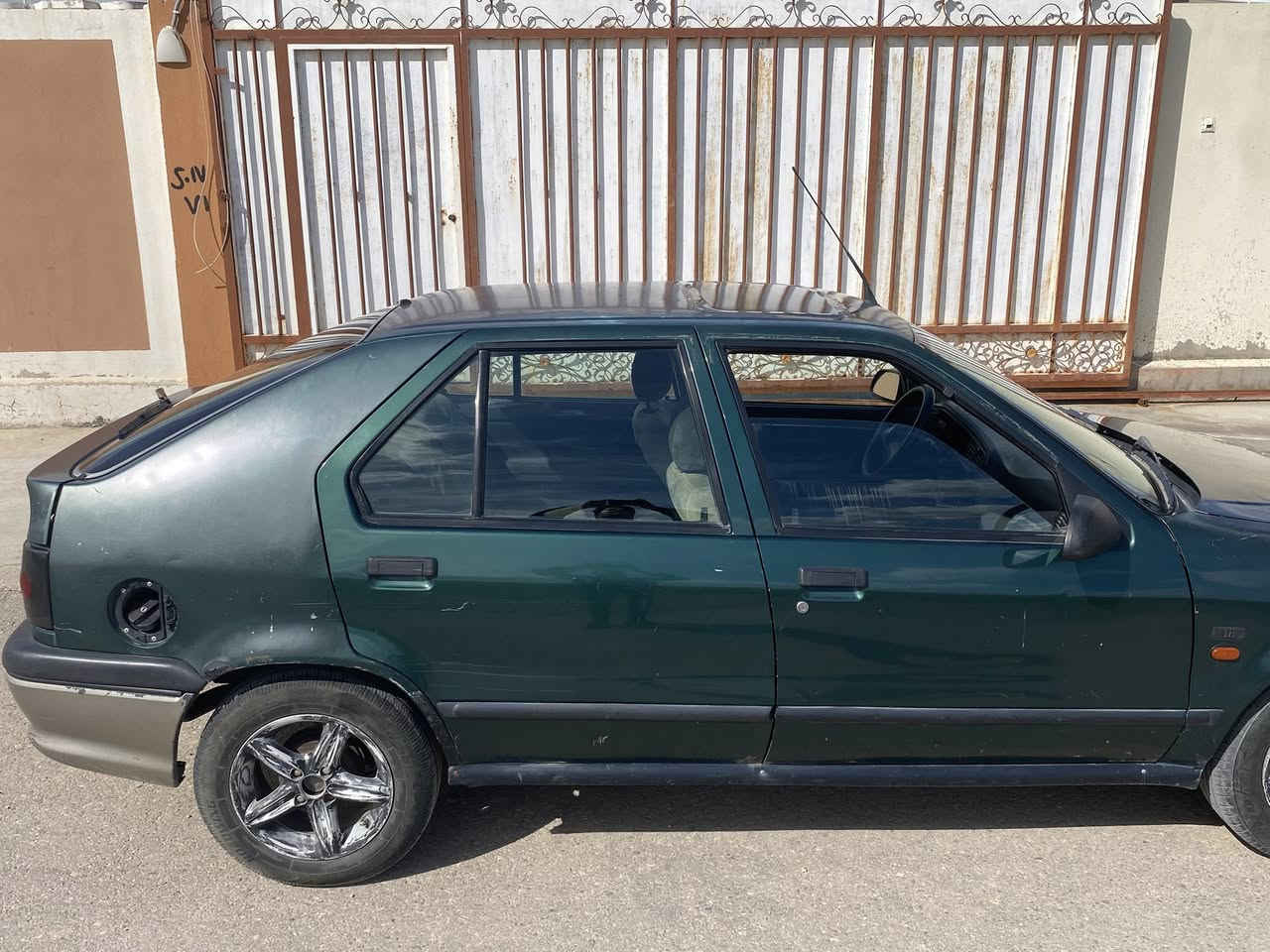 السلام عليكم 
رينو ١٩
موديل ١٩٩٣ 
رقم مسطرة     (نينوى) كابون بانزين 
جامات كهرب 
سلايت 
ستيرن بور 
اني الشرعي 
مبدللها محرك ع ايدي  وكير شرط 
درايم شفت زوج جديد طخم كذلك
كهربائيات شغاله
بدون ضرر 
السعر ٢٩$

***********
