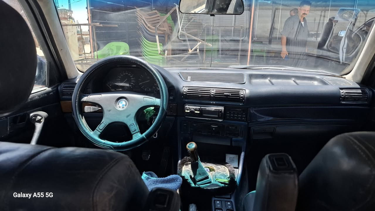 ### للبيـع BMW موديل 1991 🔥
المواصفات: 
1.رقم بغداد - مشروع وطني + رقم انكليزي  
2.الكير: عادي  
3. الحالة: السيارة جاهزة - تبريد شغال ❄️  
4. حدادية: نظيفة + تاير جديد  
5.  الكشر : شوف العين وتدلل، 

السعر: 38 ورقة وبيها مجال للشراي الصادق 💵  

المكان: السوير - المثنى 
للاستفسار والاتصال: *********** 📞
