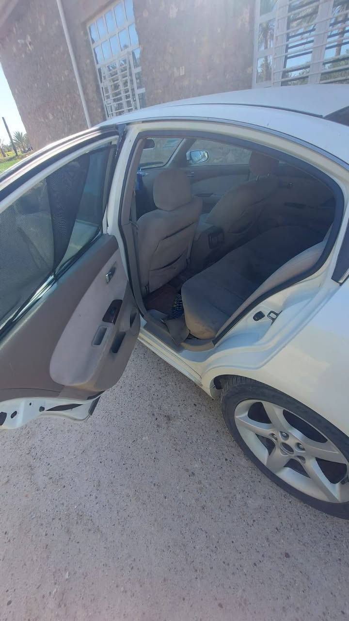 نيسان التما لون ابيض رقم  بغداد دولي مكفوله ،  بيها فقط جاملغ أمامي عكس سايق موديل ٢٠٠٥ باقي كله بلاد ، محرك ٦ سلندر ، صالنصات رياضي كير و محرك و كهربائيات مكفولات منظومة زنون شاشه و سنتر لوك و ريموت #السعر ٥٠ و بيها مجال  ***********
