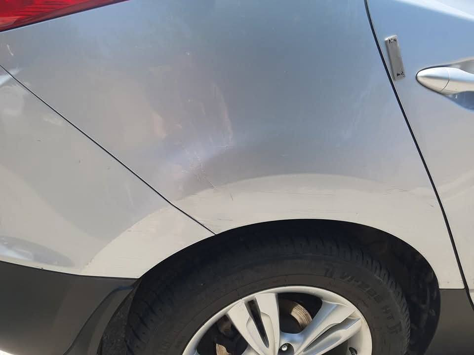 hyundai tocson
تۆکسۆن مۆدێل 2012 بۆ فرۆشتن 
سلڤەر
حاسە ،ڤۆلیوم
گێڕو مەکینە خاوێنە
پارچەێکی بچوکی دواوەی پشت سەکن بۆیاخە
ساڵانەی  مانگی 2027/5 کۆتای دێت
78هەزار ڕۆشتوە
نرخی 145 گەڵاو معامەلە.
ژ.ت ***********
هەڵەبجەی شەهید أربيل, العراق
