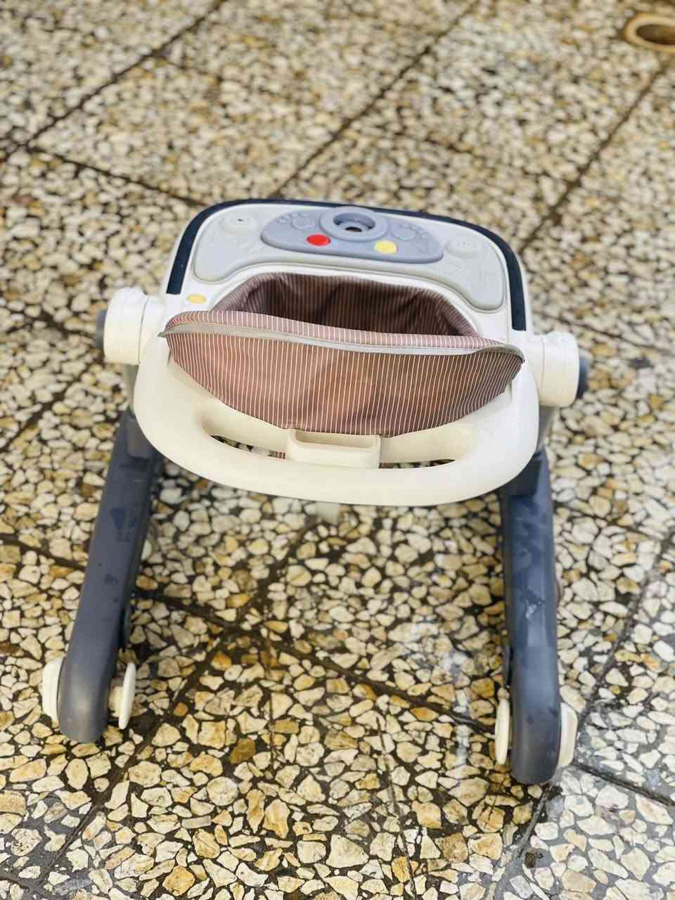 حجله وكرسي هزاز أصليات وقويات  وجديدات مكاني بغداد ***********
