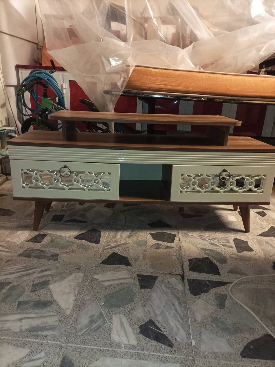 السلام عليكم ميز تفلزون نظيف مستعمل تركي الرقم الهاتف***********
