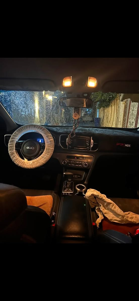 سلام عليكم للبيع سبورتج موديل 2019 امريكي محرك 2400 GDi زنون ابيض رقم اربيل الجديد ابو انكليزي تحويل ثاني يوم بيها قبق الجنطه صبغ فقط والباقي مكفول السعر السياره 155 ورقه وبيه مجال  السياره جديده بمعنه الكلمه مكاني فلوجه حي المعتصم قرب مول الفلوجه الرقم اسيا *********** /*********** اثير
