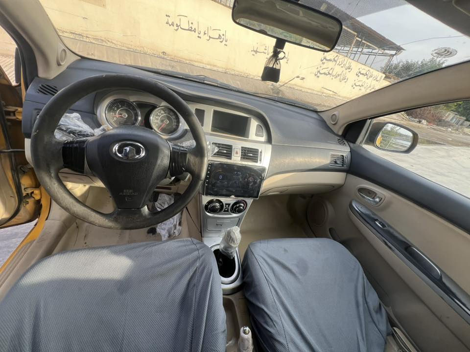 السلام عليكم
سياره كريت ول فولكس تكسي للبيع
موديلها ٢٠١٢ 
سياره جديدة بمعنى الكلمه هاي صورها 
تخم تاير 
ويل جديد 
حداديه امامي خلفي جدبدة
محرك جديد 
مصبوغه حزام 
السياره مال جناي و ما تعب 
السياره ب اسمي تحويل ثاني يوم 
نقصها بس كلج عالي 
مافارغ اسوي و التدفئة  بس الدكت مال تحكم جلب عندي 
و تبريد كامل نقص بلي مال كمبريسر 
اما لباقي كلها شغال السياره الي تعجبه كل لهلا بي مكاني _ بابل مسيب
***********
