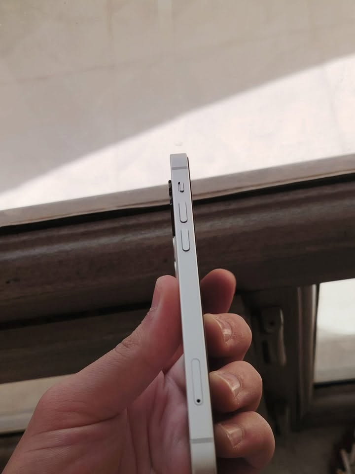 سلام عليكم والرحمة ايفون ١٢ عادي للبيع الجهاز نضافتة فوك الخيال شخطه وحدة مابي ١٢٨ دبل والجهاز مايعاني من اي مشكلة بلادي كلشي بي بطاريتة ٨٨ رايدة ب٣٨٥ وبي مجال بسيط كلش للتواصل *********** او خاص هنا
