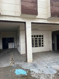 القادسية ابو عقرب • ٤ غرف • كراج كبير