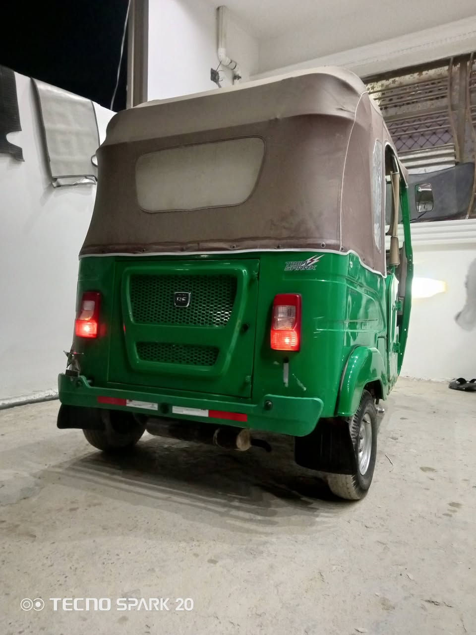 سلام عليكم 
تكتك للبيع موديل 2022شهر 10 قطره صبغ مابيه مرقمه سنويه بسمي تحويل ثاني محرك سبانه ممدون عليه محرك مكفول تخم تاير جديد رصعه خفيفه كلش بل غد مبينه تكتك مال جناي ونضافه كدام عينك العنوان بغداد الدوره السعر خاص *********** واتساب وتواجد فقط
