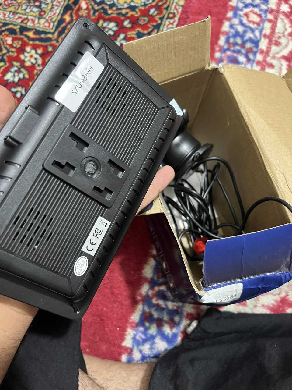 سلام وعليكم شاشه سياره بهاذ الشكل كلش قويه وماركه معروفه تنربط على جداحه وبيها بلوتوث اكتبولنه سعر وبلعافيه اعلى سعر ابيع للاستفسار واتساب ***********
