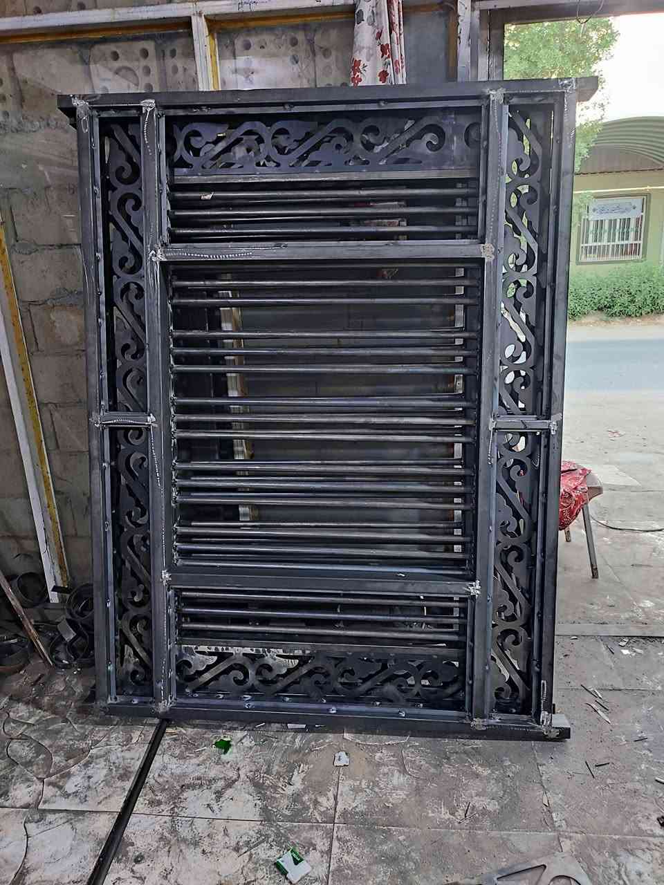 سلام عليكم مستعدين للعمل كافت انواع الحداده شغل نضيف اوحلو سعر المتر 2ملم شرط 70المتر اما 1اونص 60سعره المتر اما الباب بدون اضافه متر عليه سعر الباب ولشباج نفس الحساب مكان العمل نجف قريب نفق المختار رقم التلفون *********** يالله
