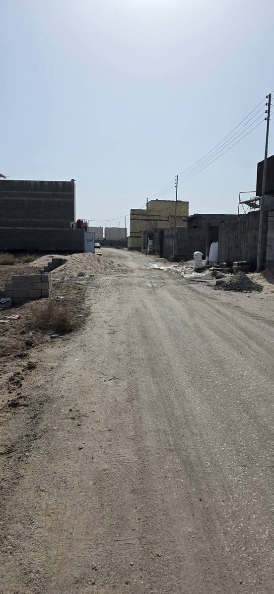 قطعة للبيع في الجزيرة _ مقابيل المحافظة 
قريبا على جسر القيادة الجديد موقع كلش حلو 
طابو صرف زراعي بسم عراقي ومنطقة سكنية كاملة 
مساحة القطعة 200 متر وجه 10 ونزال 20 
على شارع تبليط 10 متر علما منطقة سكنية وخدمات كاملة تبليط ماء وكهرباء 
خارج حرم الكورنيش تبعد عن السدة 300 متر 
السعر 55 مليون وبيهه مجال قليل 
للاستفسار اكثر اتصل على الرقم 
*********** البصرة, العراق
