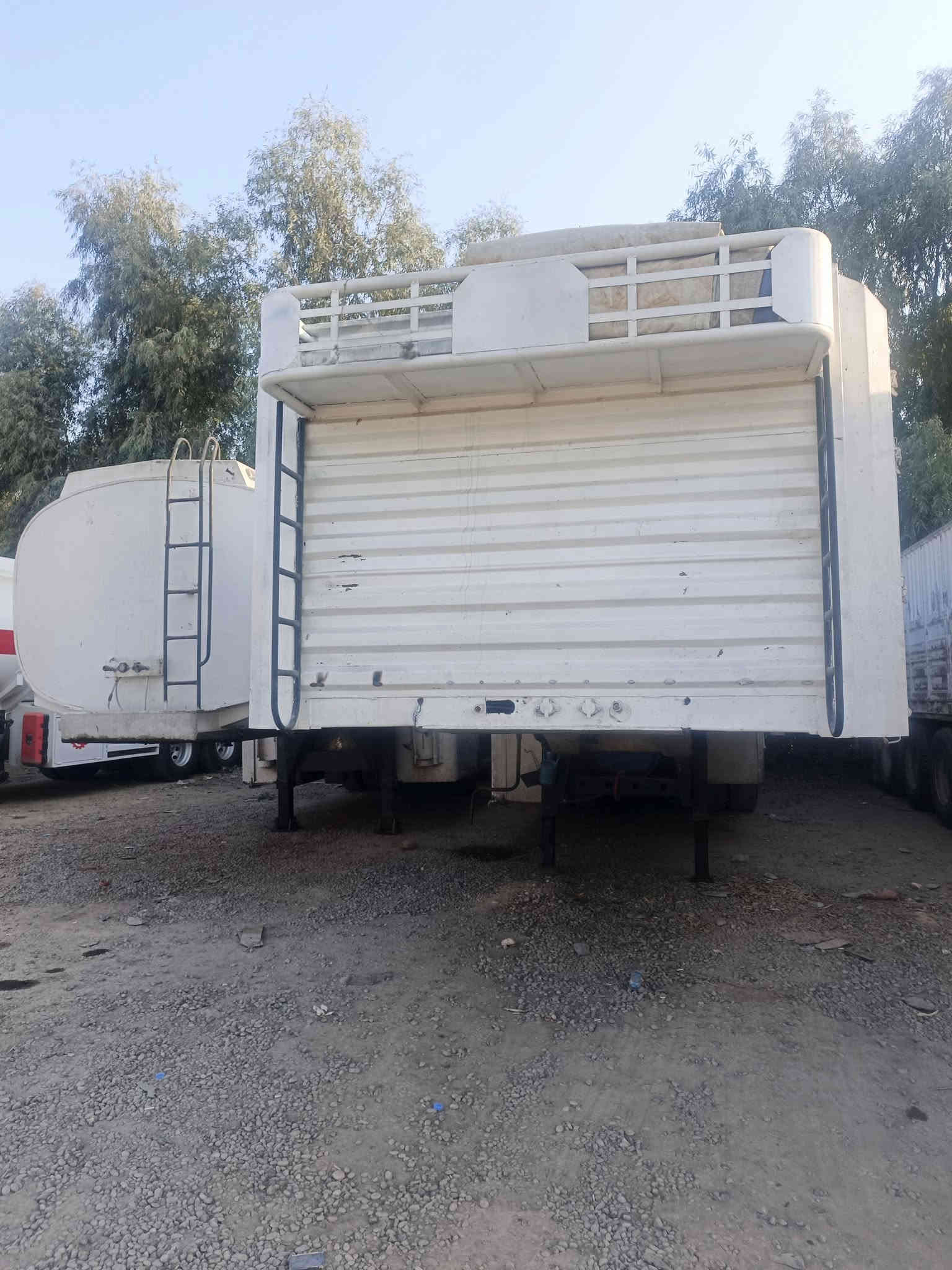 للبيع عربانه تركيا طول 13 60 ارتفاع الجنب 140 ولايه معمره جديد بدون فطر بدون كسر كفاله عامه بها مجال دنقير رابع قبل جيب وشد ثلاجه مطبخ جديد دبيه ماي بلاستيك  جدر شتوي جديد ويرمنيه وهوه جديد السعر  110 وبيها مجال مكانها موصل ( ***********  ***********
