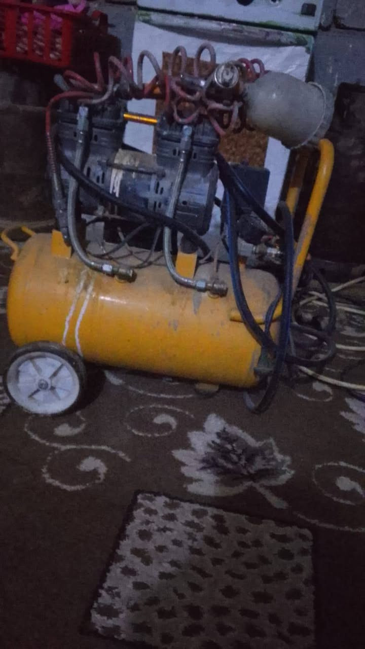 السلام عليكم ورحمة الله وبركاتة 
كمبريسر للبيع شغال استعمال كلش بصيط مره وحده نوعيه تازاكا شرط الشغل ومحور گيج مال هوى مكلف بل نشر 
مراسله خاص او الاتصال على الرقم 
***********
***********
