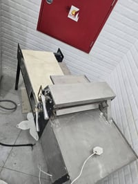 أله لفرد لعجين او لتوزيع لعجين مال بيتزا او لحم بعجين او غيره اصليه تش...