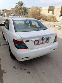 بي واي دي F3 • ٢٠١١ • گير عادي