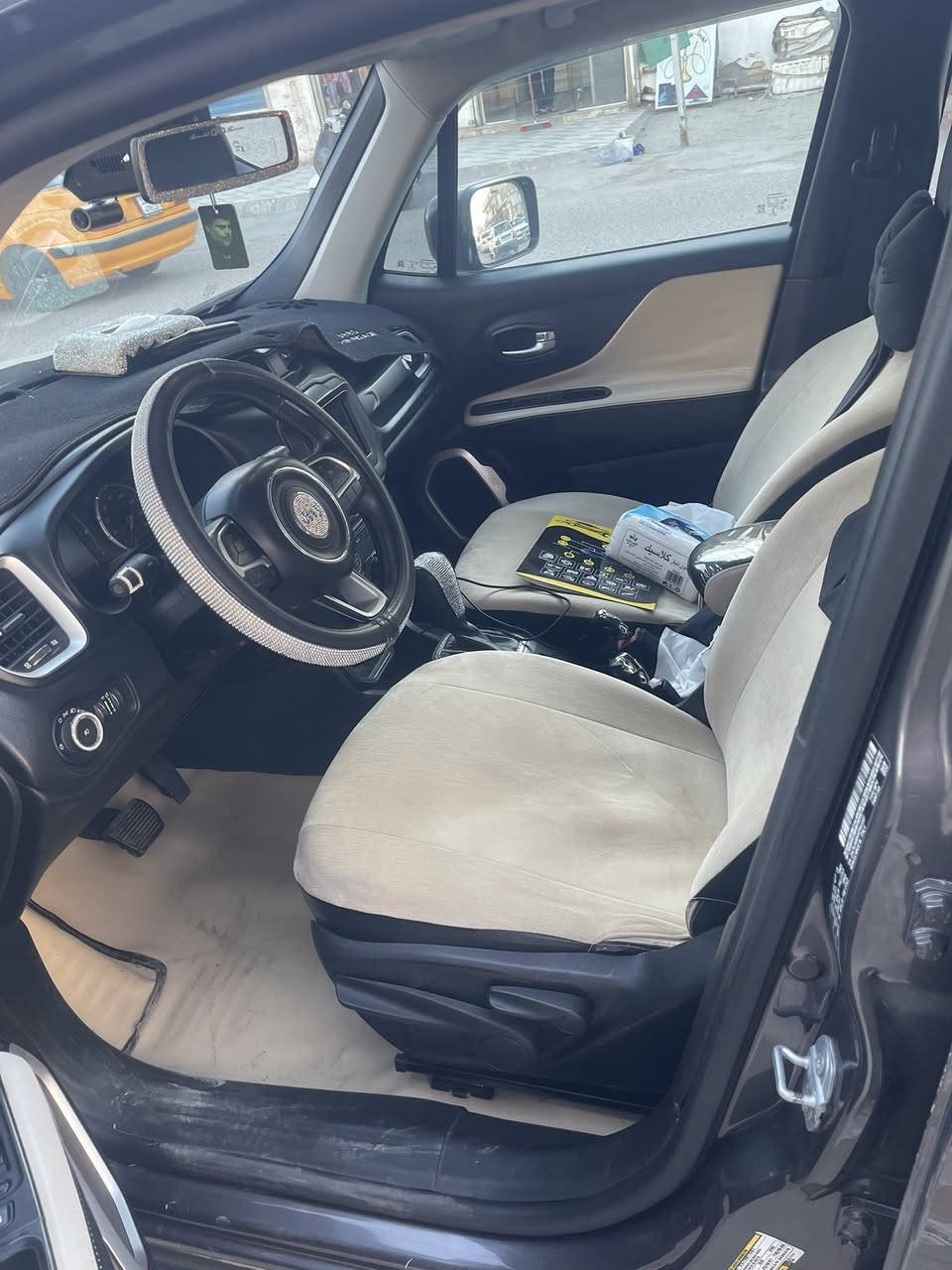 السلام عليكم 
Jeep 2019
لون فيلي 
سياره جاهزه محرك كير حداديه طخم تاير تبريد كله كفاله 
رقم بغداد بأسمي مشروع وطني 
ماشيه 75km سبيرهه منازل 
مدوشمه كشنات وفرشه ارضيه جاهزه من كل شيء
السعر 117 وبيهه مجال 
العنوان ميسان العماره 
سونار اليوم مسوي الهه موجود مع الصور 
***********
