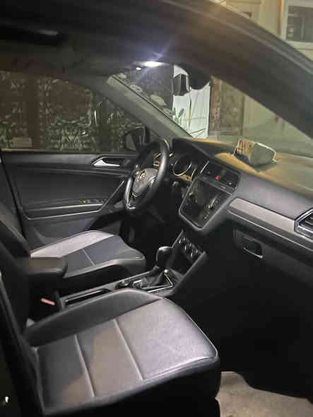 فولكسفاغن تيكوان2021 فول مواصفات الماني بيها قطعتين السعر 160 رقم الهاتف ***********
