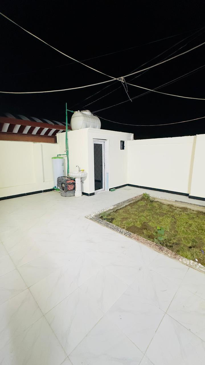 دار_للبيع 🏠
__
⭕️العنوان: اسكان شارع ملعب سفير الخماسي خلف مدرسة بيان الحق ابتدائيه ⭕️

⭕️يقع الدار على شارع 20m⭕️

⚪️طابو صرف 

  ⭕️مساحة الدار: 255m واجهه 12.5⭕️

▪️للاستفسار اكثر الاتصال على رقم صاحب الدار

***********📱

♦️الدار يحتوي على:
____
⭕️غرف نوم عدد 2
⭕️صالة عدد 2 
⭕️مطبخ 
⭕️مجمع صحيات2
⭕️استقبال 
⭕️كراج

⚜️إليكم تفاصيل الدار:
___

⚪️بناء طابوق  9 انج  
⚪️الارضية مرمر تركي 
⚪️منضومة كاميرات مراقبة
⚪️الابواب تركي 
⚪️جبس بورد  + سحبات 
⚪️ديكورات بديل الخشب  
⚪️الدار مجهز  خط مولد 
⚪️ماطور ماء + خزان ماء + سخان+  مغاسل

▪️للاستفسار اكثر الاتصال على صاحب الدار

📱***********
