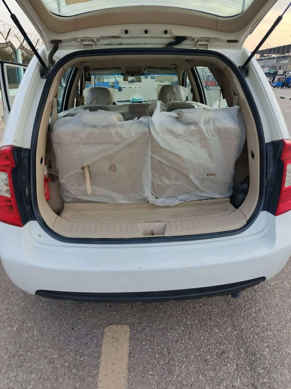 السلام عليكم كيه كارنز خليجي البيع 7راكب موديل 2009 السياره مكفوله كفاله عامه شرط ع لسونار رقم ميسان انكليزي سنويه جديده تبريد قطعتين ثلج تخم تاير حداديه جديده العنوان ميسان *********** واتساب موجود
