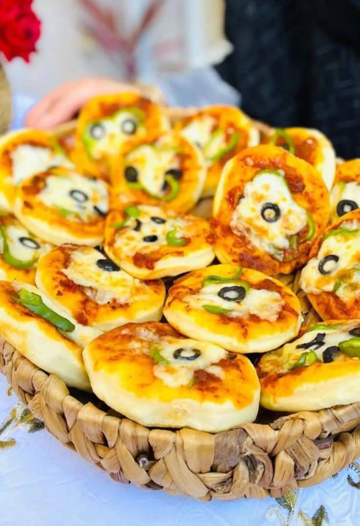 ميني بيتزا 25قطعه بسعر 10الاف
للطلب والاستفسار على الرقم ***********يوجد توصيل داخل الزعفرانيه فقط
