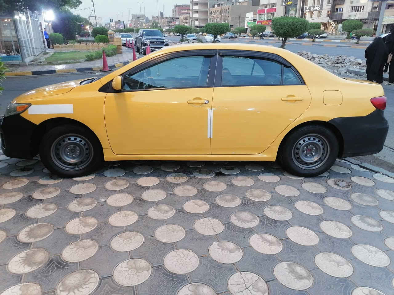 الله يساعدهم كورلا٢٠١٠ محدثة ١٣ بيها جاملغ امامي مصلح نفسة وفوك البك لايت الخلفي بدون حوض كير مكينة تبريد تدفئة كلها تمام الحمد لله رقم بغداد بسمي صارلها عندي ٨ سنوات سنوية تسقط بال٢٧ دوشمة جلد ارضية صندوك و َسفاري منضومة زنون كامل لد نهاري واوتو الايت شغال رايد مراوس بخصوصي علمود الدوام متدخل التكسي سعرها ١٠٥
بغداد الدورة تلفوني *********** بي واتس
