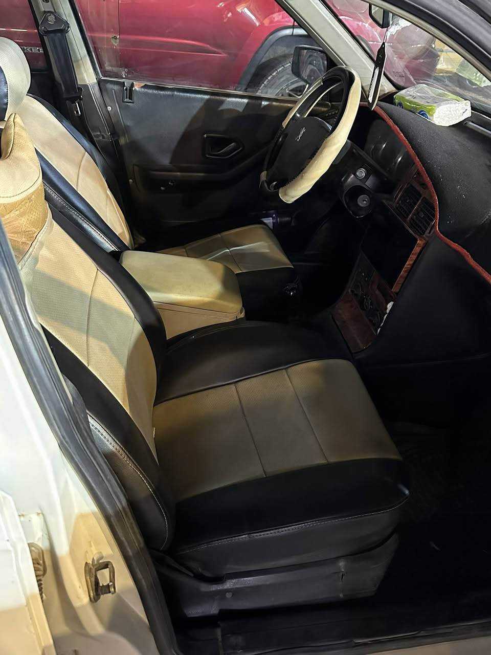 السلام عليكم بيجو 405 رقمها قادسيه السياره مكينه وكير كلش نظاف غرفتها جديده لوك بيها تلحيضات بلكشر صدرها جديد ومشطها جديد بيها بس بوربرن ودرايم شفت 
مكاني الكاظميه *********** وات ساب موجود وسعرها مناسب
