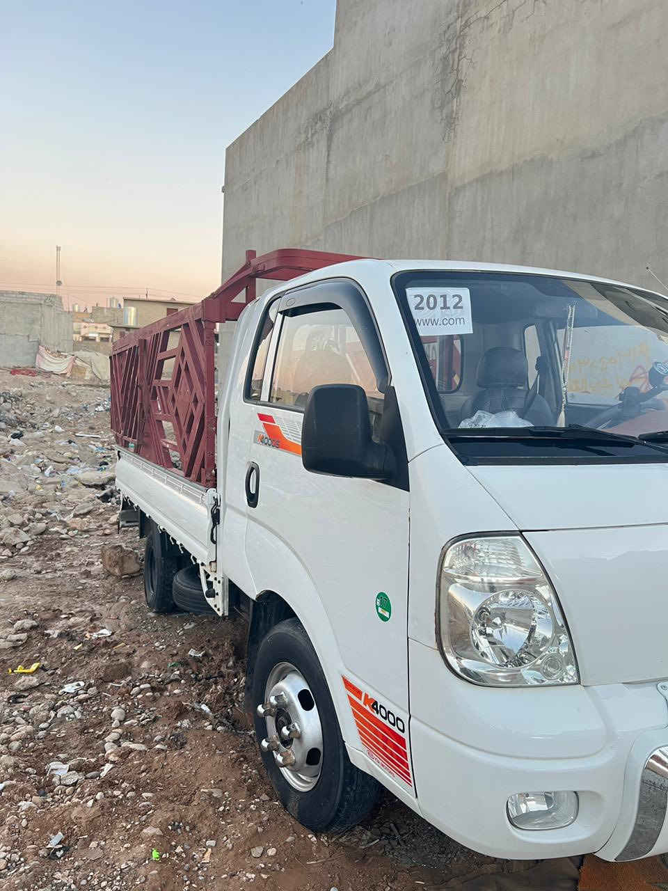 سلام عليكم كيا حمل للبيع موديل 2012 فحل عالي 4000 محرك كير مكفوله لا صرف لابخار طخم تايرات جدد داخل سياره نضيفه مكاني كركوك سعر 130 وبيها مجال الي يريد يستفسر يخابر على هذا رقم ***********
