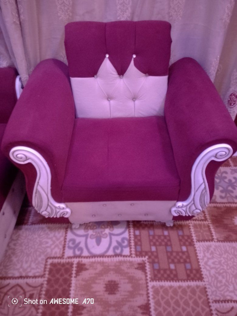 تخم 10 مقاعد نضيف جدا اخو الجديد مابي اي ضرر السعر 150 وبي مجال 
العنوان عفك 
***********
