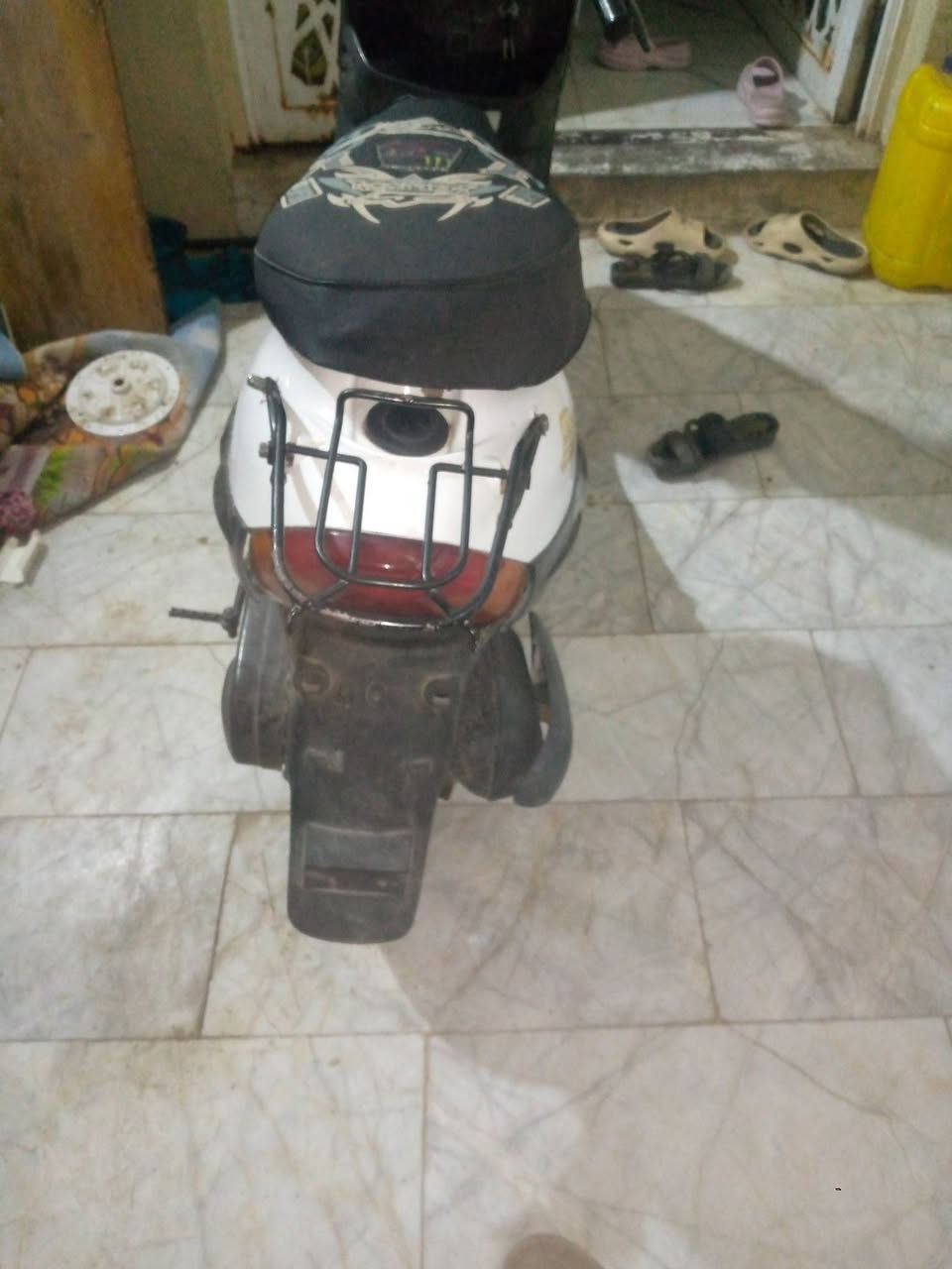 شباب سلام عليكم دراجه بيجي تسعى زروف ياباني شغاله سلف هندر شاير كدام وره عداد مال بانزين عداد مال سرعه مبدل بيها بوشه فقط والسلف يدك بس عوزها باتري سعرها 350وبيها مجال قليل رقم الاستفسار ***********

