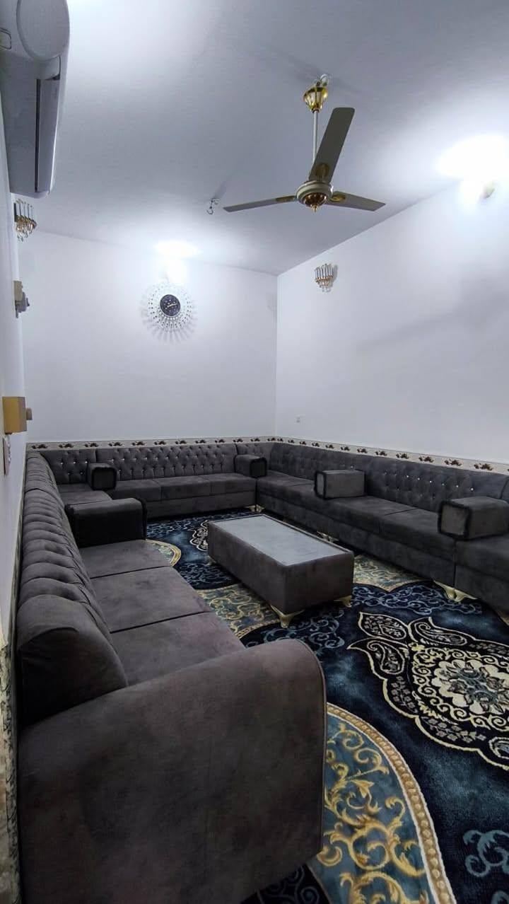 بيت للبيع – طابو صرف
📍 العنوان: الحيرة – حي الإمام الصادق (ع)
📐 المساحة: 150 م²
🔹 تفاصيل البيت:
استقبال عرض 6 م × 3.50 م
صالة بطول 7.25 م × عرض 3.50 م
غرف عدد (2) كل غرفة 5 م × 3.50 م
ارتفاع السقف 3.5 م صافي
الأرضية مرمر
البيت نظيف جداً وجاهز للسكن
✨ مميزات إضافية:
موقع هادئ ومناسب
جيران ما يتعوضون… ذهب صافي
للاستفسار على الخاص 📩
***********
