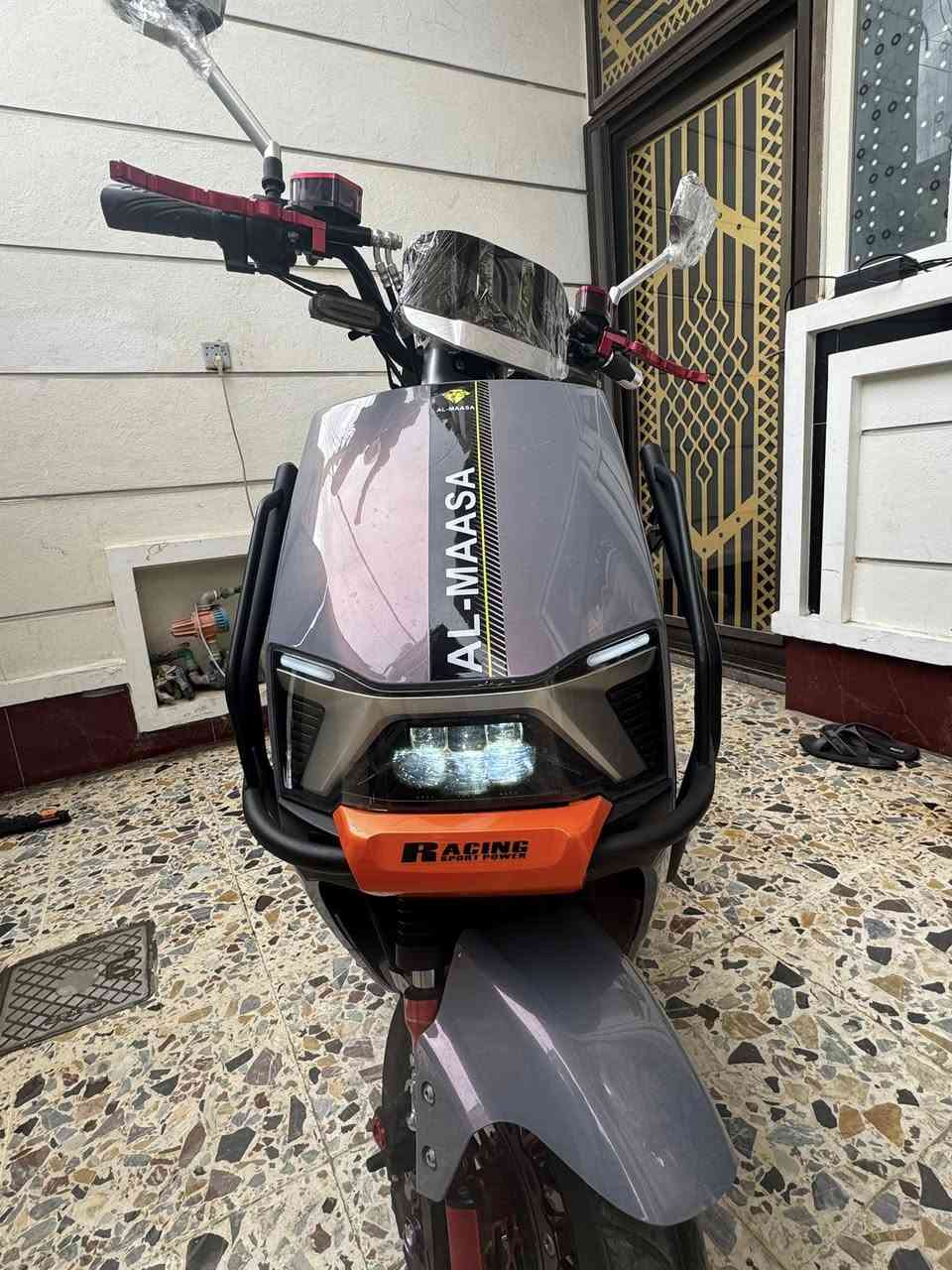 السلام عليكم ماطور شحن نوع ماسه مدرع بل كامل موديل 25  بطاريات 6 شرط تفحصه يلا تاخده لون مميز  نضام بك يرجع الى خلف دبل اشاره لايت زنون عالي ناصي كله شغال سعره 500 بي مجال عنوان رمادي تاميم ***********
