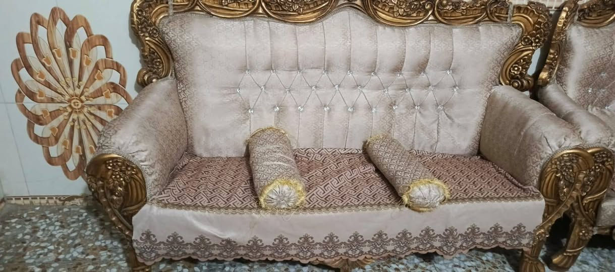 السلام عليكم
تخم ملكي للبيع نضيف مع الطبلات والكوشات مستعمل صارله شهر من اشترينا 
السعر 450 وبي مجال 
***********
