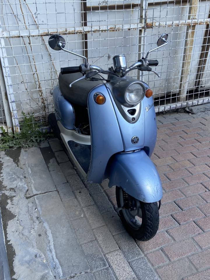 دراجه كلاسك عبد الحليم الدراجه كلش جديده ما مفتوح محركها بس بيها كفر الكدام مال مكينه ماكو بس هاي وعندك التجميعه مال اكلوبات ب٥ تبدلها بمريدي مكاني بغداد***********.  250,000 سعر الدراجة
