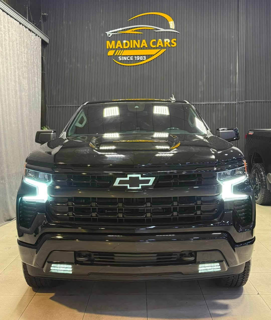 Chevrolet Silverado 
2024 custom
4i - 2.7T - 4x4

بسمە
شاشە و کامیرە
لایت لید
بگ لایت لید
کوشینات جلد
رادار
ویل ٢٠

30.000 mile
2 قطعە صبغ
سعر 240 ورقە 

معرض ( مەدینە ) اربیل شارع ١٠٠م
***********
***********
