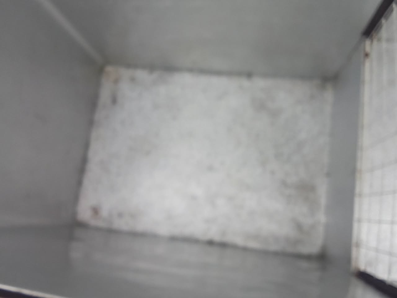 مجمده حجم كبير عشتار درجه اولى بدون ماطور شرط نظافه فول إدا ما يطلع نضيف يرجع السعر 100بيها مجال عنوان حي التأميم قرب حمام التأميم رقم الهاتف ***********
