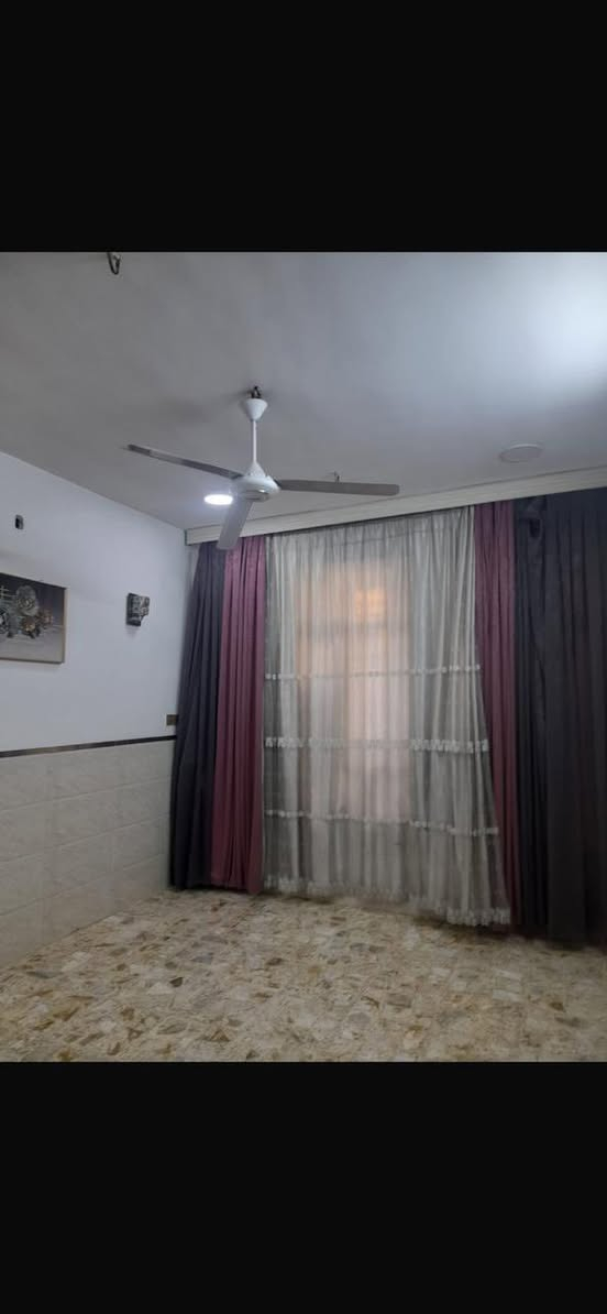 بيت  للإيجار مساحه 75 متر
الشعب مقابيل محطه وقود سما بغداد ب الضبط
بيت نظيف جديد مدخلين مطبخ وخطار وصاله معزوله 
صحيات ومنور  الطابق الاول 
الثاني بس غرفه ومخزن وسطح 
السعر 450 
عائله صغيره وموظف 
منطقه هادئه صغيره 
***********
