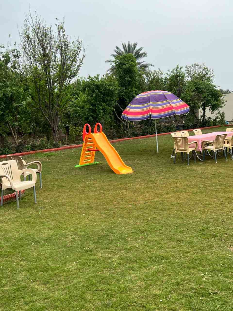 ❇️ مزرعة الأصيل ترحب بالضيوف الكرام
تفصيل المزرعه 
مساحته المزرعه 2دونم 5000متر مفتوحه تحتوي على جميع انواع الفواكه الصيفية والشتويه 
تحتوي المزرعة على : 
* بيت مؤثث بالكامل ومزود بكافة وسائل الراحة من سبالت وغيرها يشمل ( صحيات خارجية  - وداخليه _  مطبخ مجهز بالكامل - صالة - غرف نوم عدد 2 ) 
* مسبح كبير ومسبح لااطفال
* جلسات خارجية مميزة 
  * جلسة عربي
* ألعاب كبار (فيشة - منضدة) 
* شواية  (مع معدات الشوي) 
* كراج سيارات  
* حديقة خارجية كبيرة + مرجوحة 
* كهرباء وإنترنت على مدار 24 ساعة  
* دلفري داخل المنتجع على مدار 24 ساعة
* 🔴 ملاحظة مهمة :- العدد المسموح (15) نفر فقط اي نفر فوق العدد المطلوب يدفع رسوم (10 ) آلاف دينار
* الأطفال ما محسوبين من عمر 5  فما دون .
* الشفت الصباحي من الساعة(10 صباحاً - 6مساءاً)
* الشفت المسائي من ساعة (:8 مساءاً -8 صباحاً) 
* لتثبيت الحجز إرسال نصف المبلغ ! ❇️
المزرعة موثقة بتطبيق اجرلي 

العنوان : صلاح الدين - قضاء بلد  قرب مطعم الربيع 
للحجز والاستفسار مراسلة الصفحة 
او الاتصال   :  ***********      

او مراسلتنا على الواتساب 

‏
